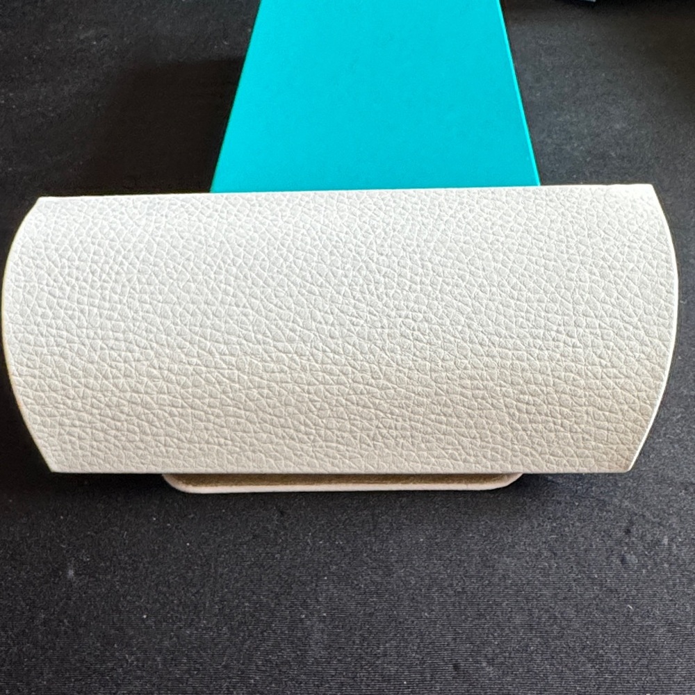 Michael Kors White Leather Eyewear Case - Picture 3 of 7